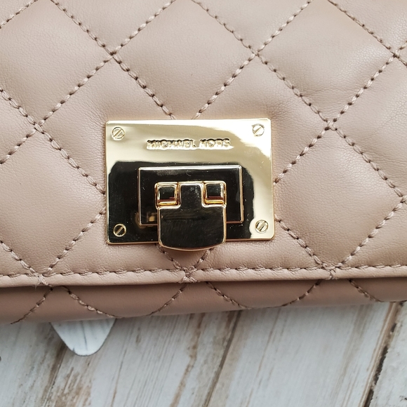 Michael Kors - Picture 2 of 5